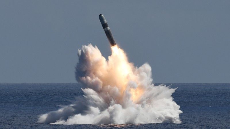 Nieuzbrojony w głowicę pocisk Trident II D5 Life Extension (D5LE) SLBM wystrzelony z okrętu klasy Ohio (SSBN) u wybrzeży Florydy