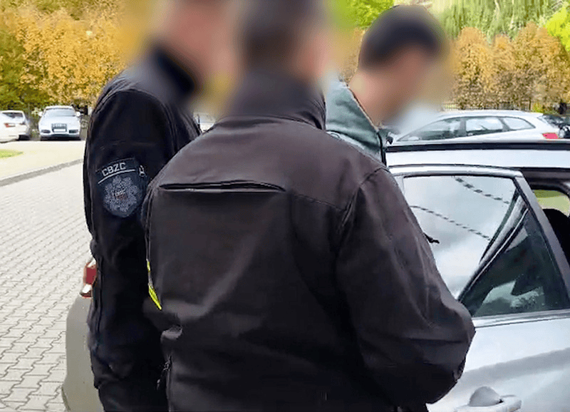 Flirt i intymne zdjęcia. Policja zatrzymała szantażystów