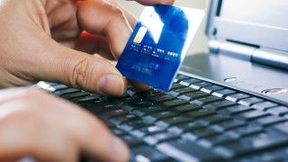 Czy zatrzymani oszuści faktycznie reklamowali fałszywe inwestycje w mediach społecznościowych? CBZC zapytane o krążące w infosferze tezy potwierdziło istnienie działu marketingowego scammerów.