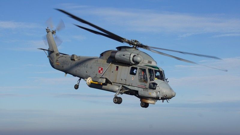 Odlot śmigłowca od fregaty.