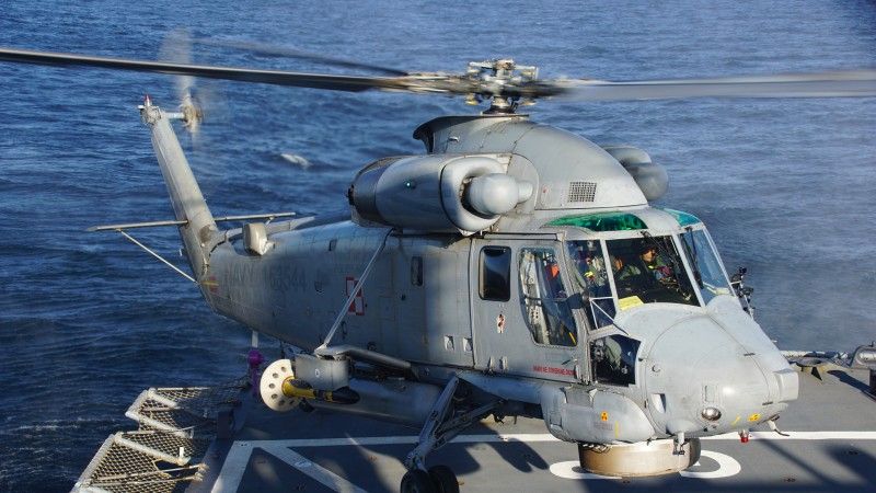 Kaman SH-2G ląduje na fregacie ORP Gen. K. Pułaski.