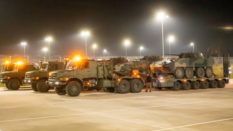 KTO Rosomak z wieżą Hitfist-30P podczas rozładunku w 16. Brygadzie Zmotoryzowanej. Transportowane były za pomocą zestawów Traszka.