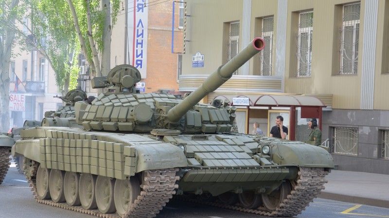 Czołg podstawowy T-72B.