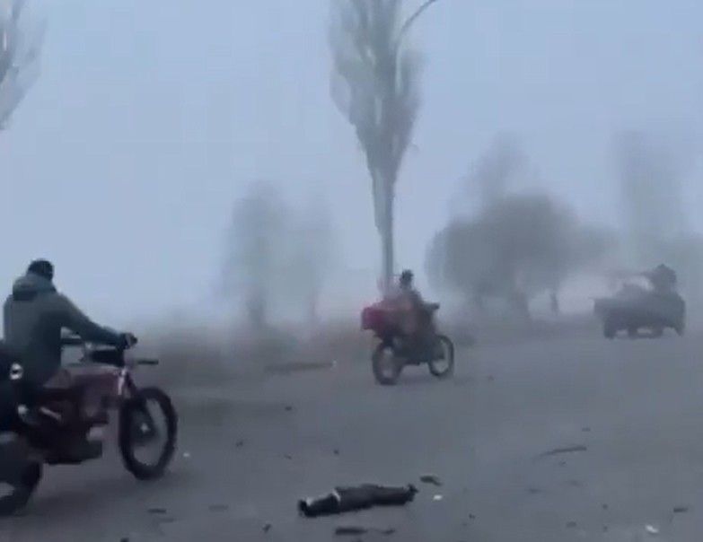 „Talibowie wjeżdżają do Pokrowska”. Łady, Buchanki i motocykle podbijają Donbas