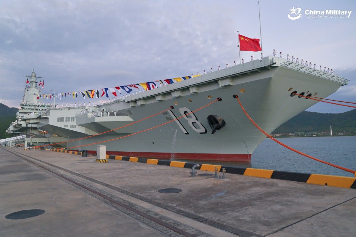 Środowy przegląd mediów; Zachód utracił dominację; Strykery zamiast Rosomaków?