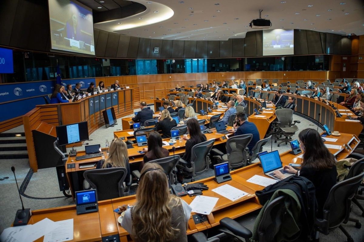 PE chce złagodzić przepisy ws. raportowania ESG. PO i PiS zadowolone