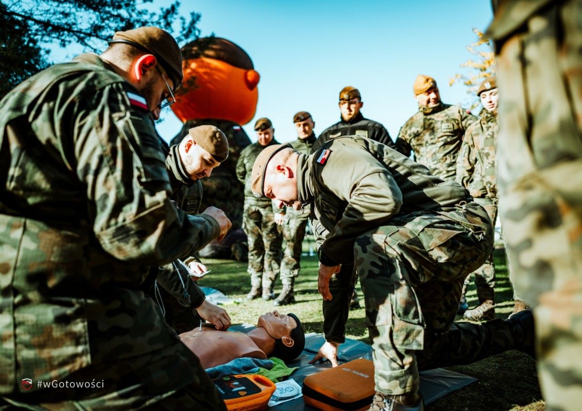Tysiące osób zainteresowanych szkoleniami obronnymi