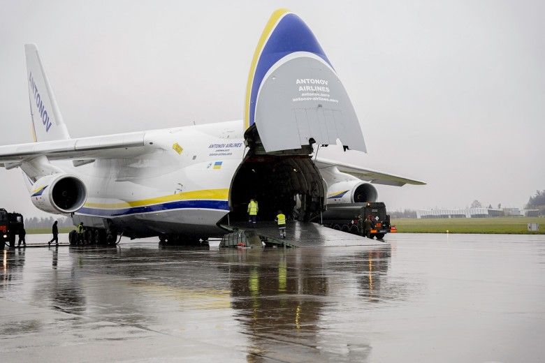 Ciężki samolot transportowy An-124 na pokładzie którego przemieszczany będzie polski sprzęt w ramach ćwiczeń Northern Strike-25.