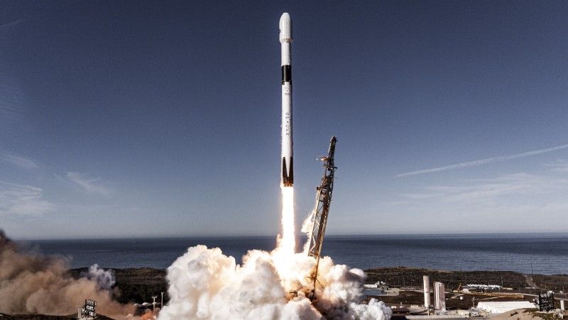 Start rakiety Falcon 9. Zdjęcie podglądowe.