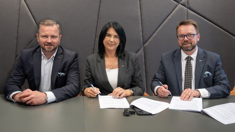 Członek zarządu MESKO S.A. Marcin Ożóg, prezes zarządu MESKO S.A. Renata Gruszczyńska oraz członek zarządu MESKO S.A. Krzysztof Marwicki.