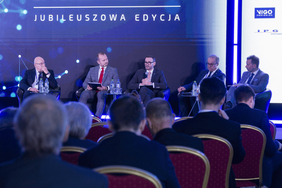 Współpraca i jeszcze raz współpraca. Jubileuszowa Konferencja Optoelektroniczna
