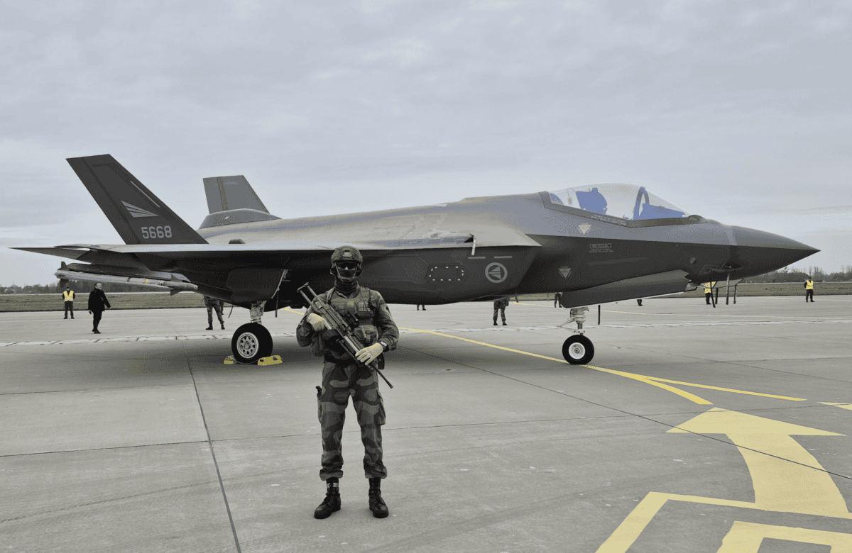 Norweskie F-35 i polskie F-16 w Krzesinach [DEFENCE24 TV]