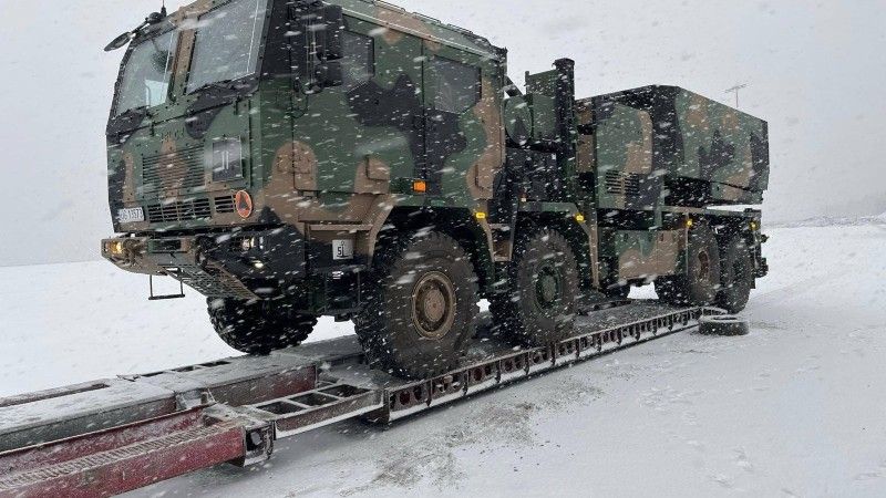 Wieloprowadnicowa wyrzutnia rakietowa Homar-K podczas ćwiczeń Northern Strike-25 w Finlandii.