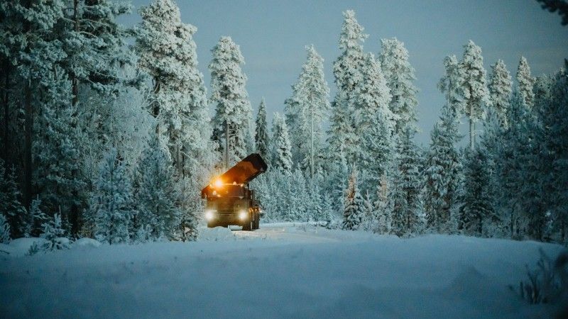 Wieloprowadnicowa wyrzutnia rakietowa Homar-K podczas ćwiczeń Northern Strike-25 w Finlandii.