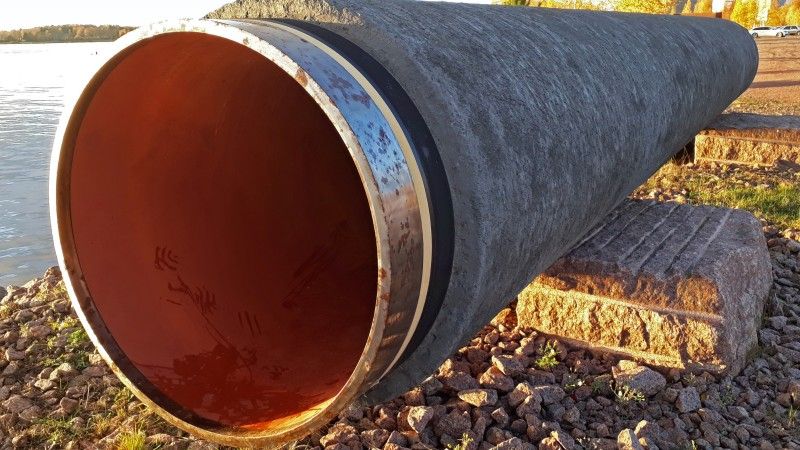 Fragment gazociągu Nord Stream wystawiony na widok publiczny w miejscowości Kotka w Finlandii.