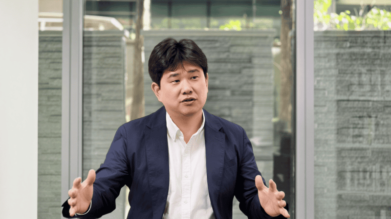 Samsung intensywnie inwestuje w technologie on-device AI, które pozwalają uruchamiać duże modele generatywne lokalnie na smartfonach.