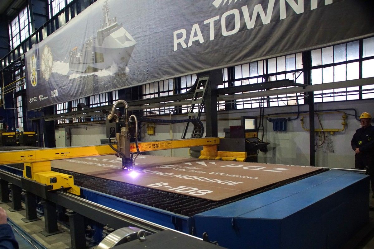 Pierwsza blacha pod Ratownika pocięta [FOTO]