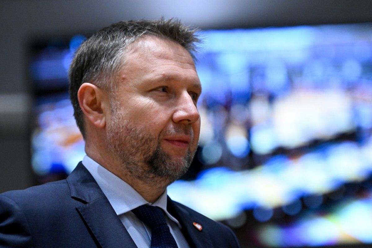 „Oszustwem było mówienie, iż modernizacja to też elementy płacowe”. Szef MSWiA o sytuacji w służbach, ochronie ludności i planowanych zmianach