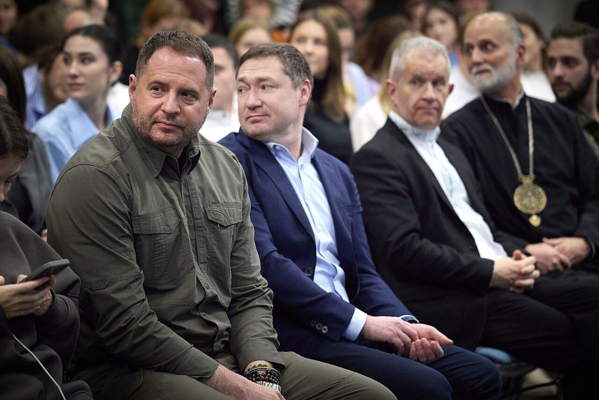 Jermak uda się na front?