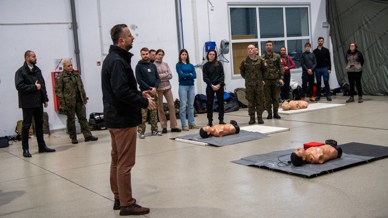 Pierwsze powszechne, dobrowolne szkolenie obronne wGotowości zorganizowane w sobotę, 22 listopada w 16 batalionie powietrznodesantowym w Krakowie