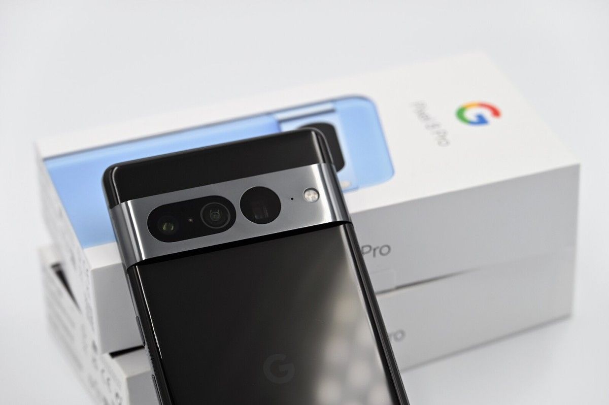 Masz służbowego Pixela? Pracodawca może śledzić twoje wiadomości