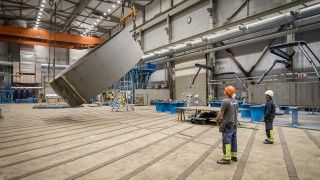 Budowa sekcji kadłuba mocnego okrętu podwodnego w stoczni Saab Kockums w Karlskronie.