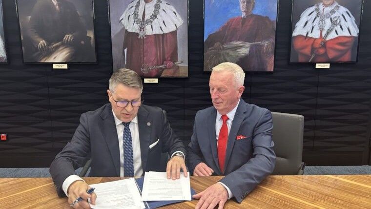 Leszek Cwojdziński, doradca ds. naukowych GRUPY WB oraz prof. Teofil Jesionowski, rektor Politechniki Poznańskiej