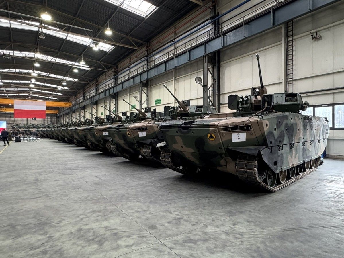 The first herd of Borsuk IFVs went to the army