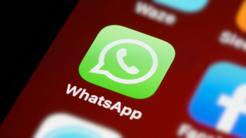 Wprowadzenie zmian w zasadach WhatsApp ws. AI zainteresowało Komisję Europejską. Postępowanie otwarte przez organ bada, czy Meta nie naruszyła unijnych zasad konkurencji.