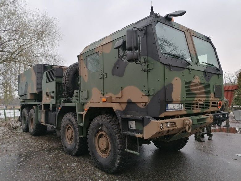 Wieloprowadnicowa wyrzutnia rakietowa Homar-K.