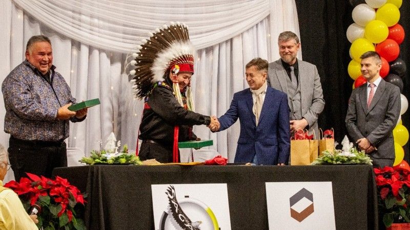 Podpisanie porozumienia między KGHM a rdzenną ludnością w Kanadzie.