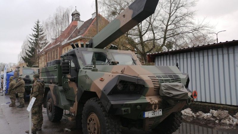 Wóz wyrzutnia na bazie pojazdu Waran wchodzący w skład systemu rozpoznawczo-uderzeniowego Gladius.