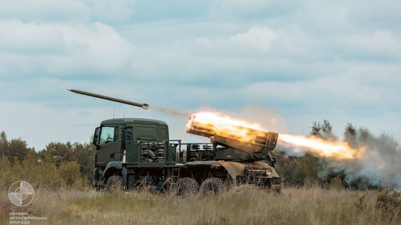 Wieloprowadnicowa wyrzutnia rakietowa BM-21 Hail osadzona na podwoziu samochodu ciężarowego MAN TGM 6x6 należąca do Gwardii Narodowej Ukrainy.