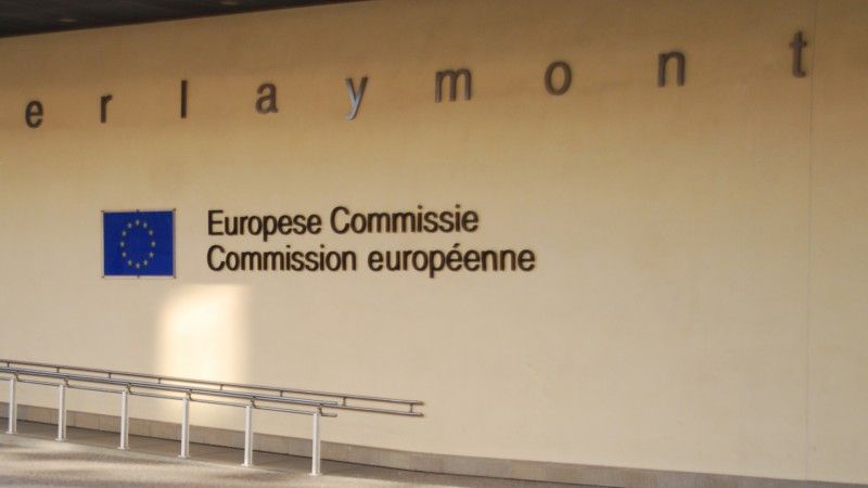 Czy Google złamało zasady konkurencji w zakresie własnego AI? Komisja Europejska otworzyła postępowanie, aby zbadać, czy działania w wyszukiwarce i na YouTube naruszyły unijne prawo.