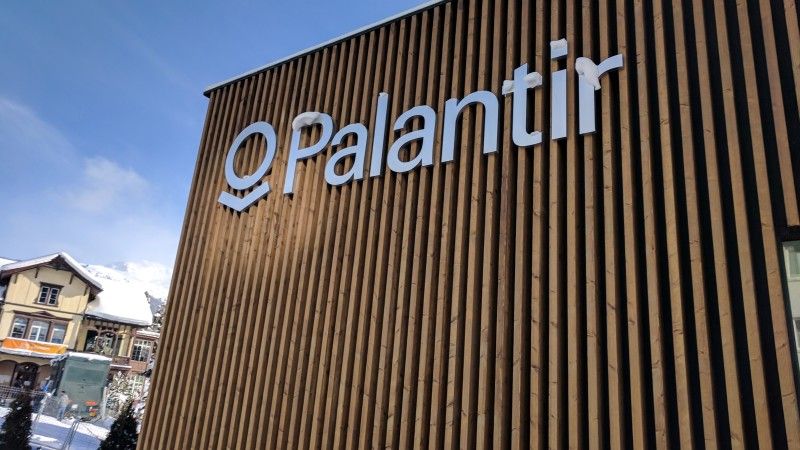 Szwajcaria odrzuca Palantir Technologies z powodu ryzyka dla danych i suwerenności.