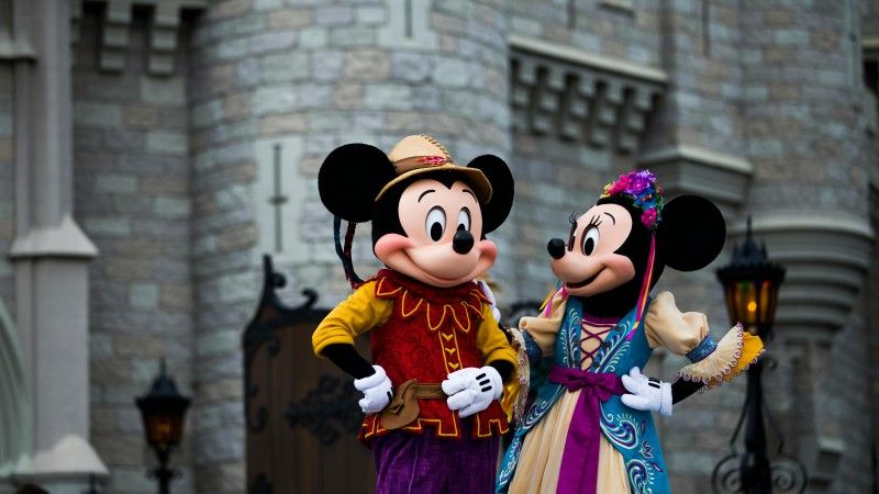 Disney inwestuje w OpenAI. Sora będzie tworzyć wideo z postaciami z bajek.