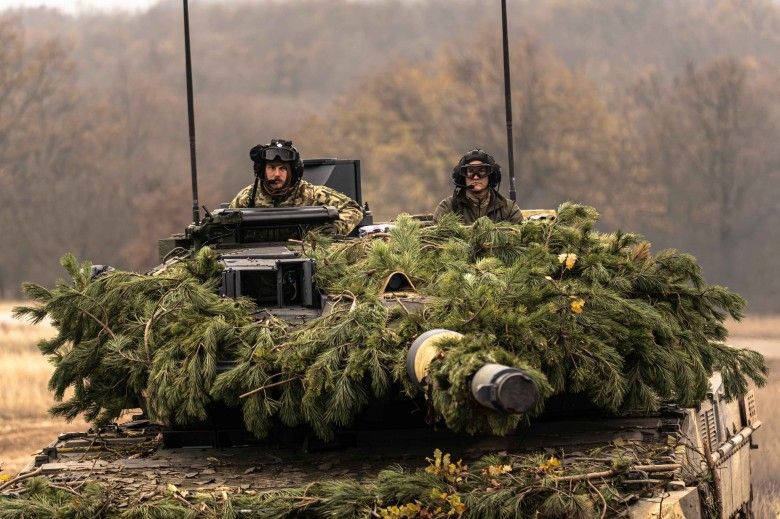 Węgierski czołg Leopard 2A7HU podczas ćwiczeń BREAKTHROUGH 2025.