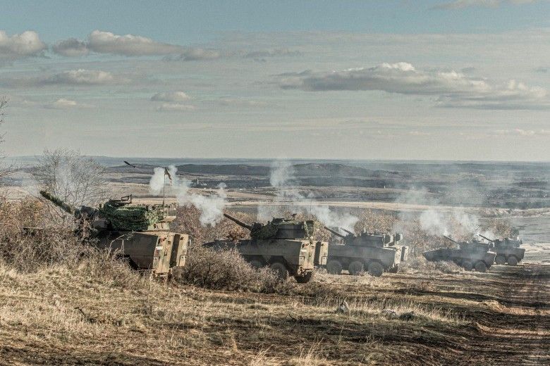 Polskie moździerze samobieżne M120K Rak podczas ćwiczeń BREAKTHROUGH 2025.