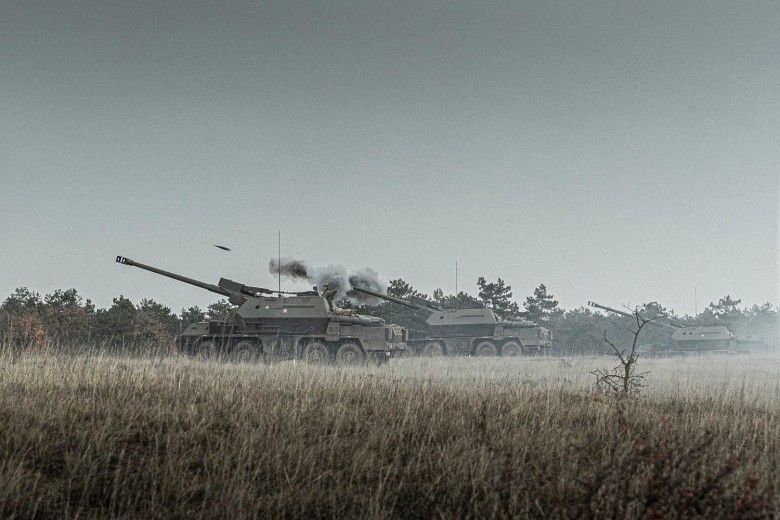 Słowackie armatohaubice Zuzanna podczas ćwiczeń BREAKTHROUGH 2025.