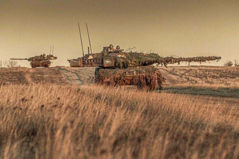 Węgierskie czołgi Leopard 2A7HU podczas ćwiczeń BREAKTHROUGH 2025.