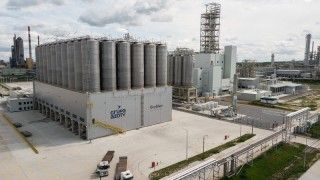 Zbiorniki w zakładzie Grupy Azoty