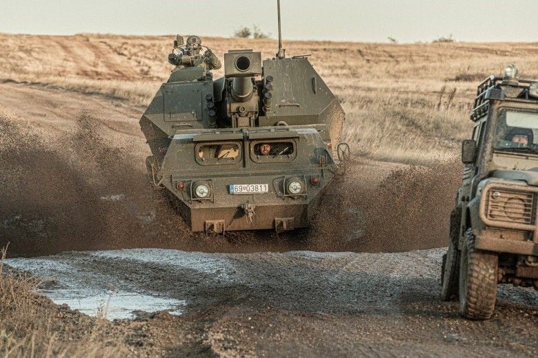 Słowacka armatohaubica Zuzanna podczas ćwiczeń BREAKTHROUGH 2025.