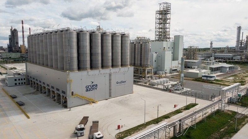 Zbiorniki w zakładzie Grupy Azoty