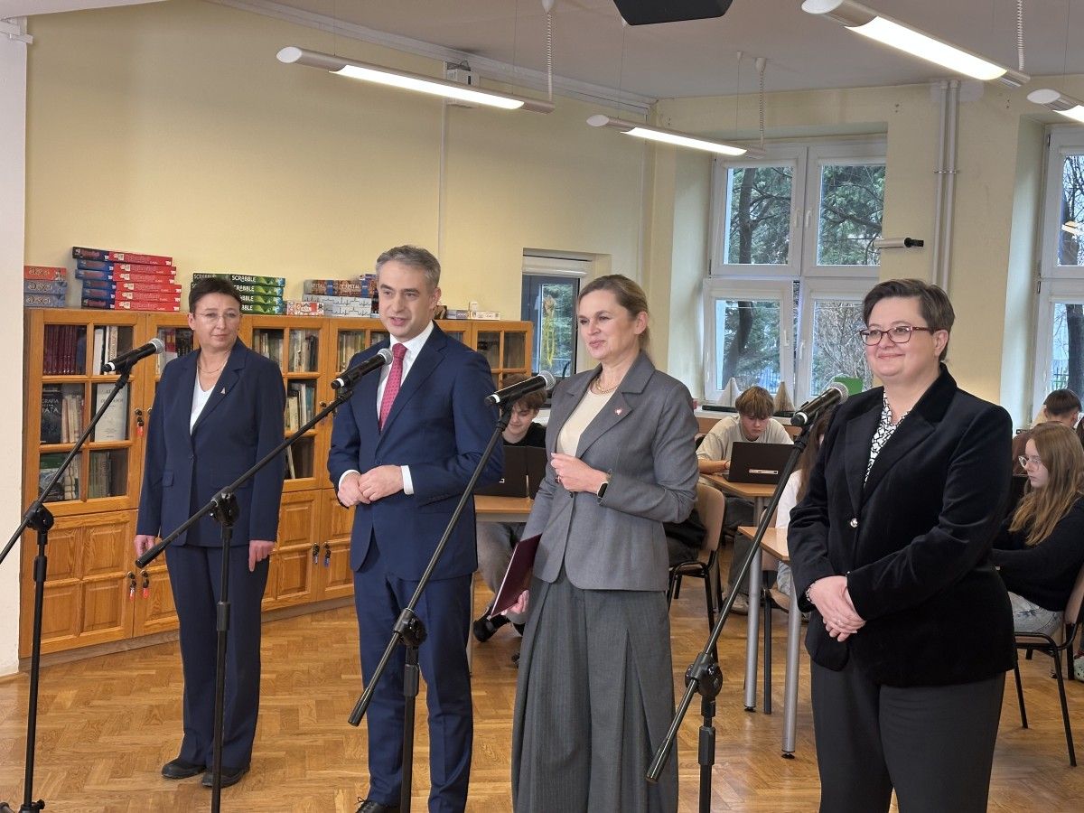 735 tys. urządzeń trafi do polskich szkół do końca roku