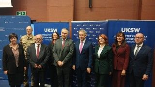 25 listopada na UKSW odbyła się XVII edycja konferencji Bezpieczeństwo w Internecie. Wydarzenie skupiło zarówno ekspertów cyberbezpieczeństwa, jak i przedstawicieli rządu, biznesu i świata nauki.