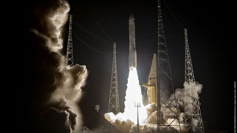 Moment startu rakiety Ariane 6 z satelitami Galileo dnia 17 grudnia 2025 r.