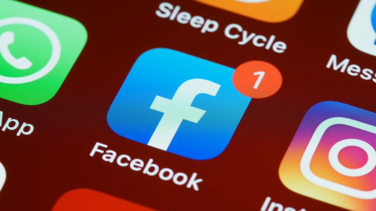 Mniej linków w postach na Facebooku? Meta testuje limity