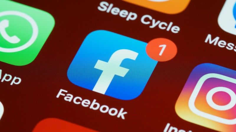 Meta testuje ograniczenia w dodawaniu linków do postów na Facebooku. Wybrane konta mogą zamieścić tylko dwa posty z linkami bez płacenia za weryfikację. Co mówi sama firma?