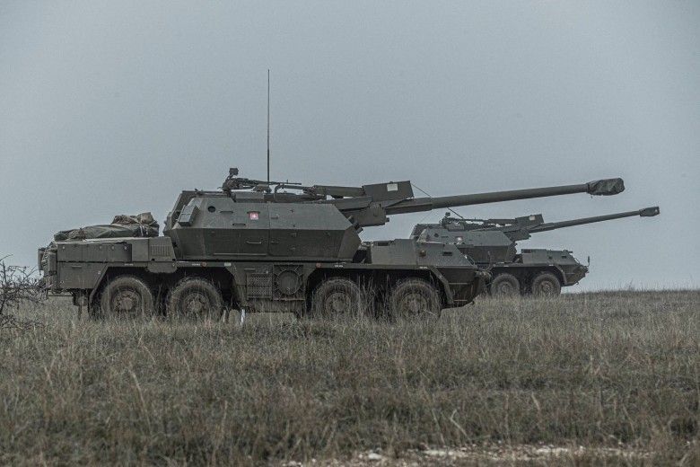 Słowackie armatohaubice Zuzanna podczas ćwiczeń BREAKTHROUGH 2025.