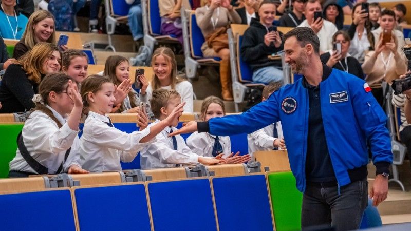 Dr Sławosz Uznański-Wiśniewski w czasie trasy IGNIS - Sięgaj Gwiazd.